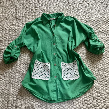 Vintage-inspired shirt, size M