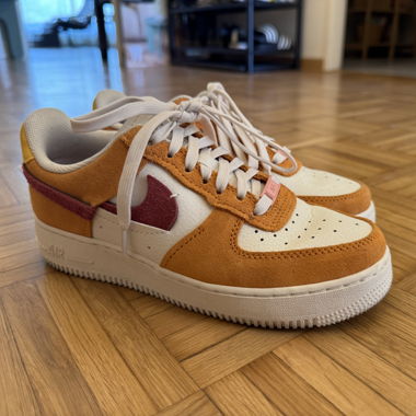Nike WMNS Air Force 1 - Orange/Maroon