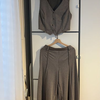 Set elegante 2 pezzi con gilet e pantalone largo