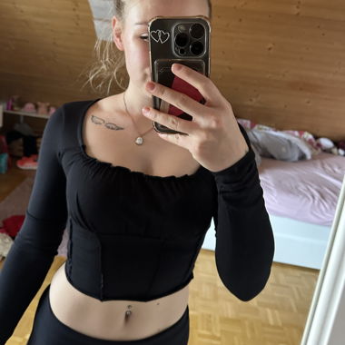 Schwarzes Langarmtop