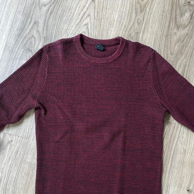 Weinroter Pullover