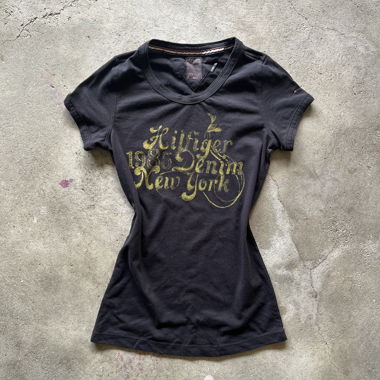 T-shirt nero con stampa y2k fitted