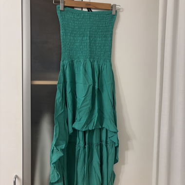 Robe d'été courte devant et longue derrière