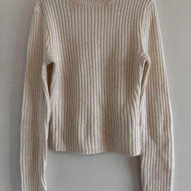 Rippstrick-Pullover mit Rundhalsausschnitt in Cremeweiss