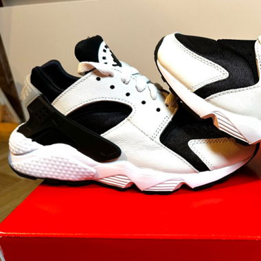 NIKE AIR HUARACHE LIMITED EDTITION