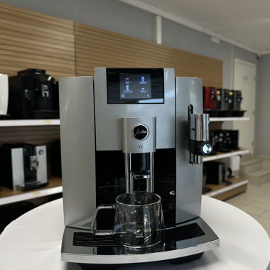 Jura E8 machine à café automatique argentée