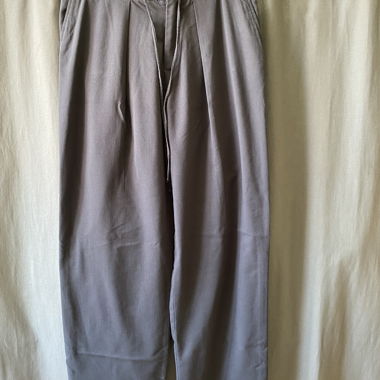 Pantalon gris ample