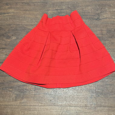 Jupe rouge texturée