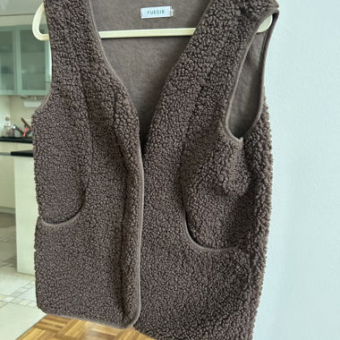 Gilet sleeveless effetto pelle di pecora marrone
