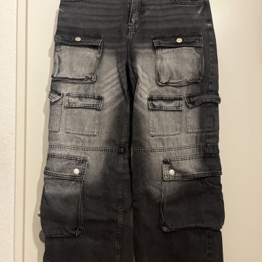 Pantaloni cargo neri con bianco grigio