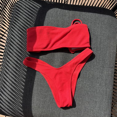 Roter Bikini