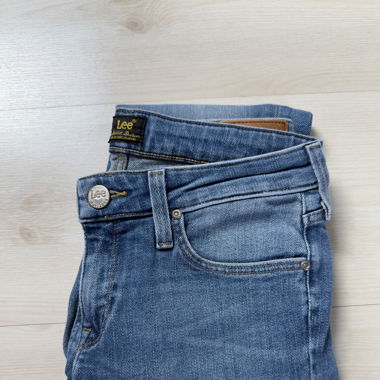 Jeans / Size W27 L31 Scarlett