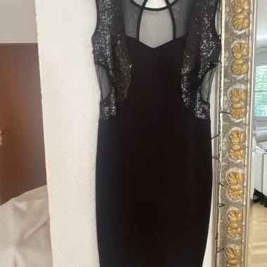 Schwarzes Pailletten-Kleid
