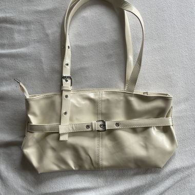 Borsa a tracolla color crema con cintura