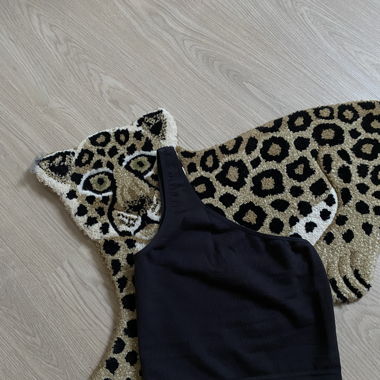 Show one shoulder top 