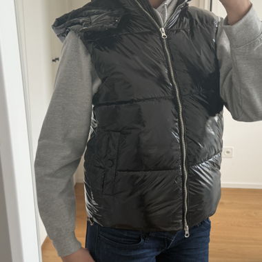 Schwarze Weste/Gilet mit Kapuzze 