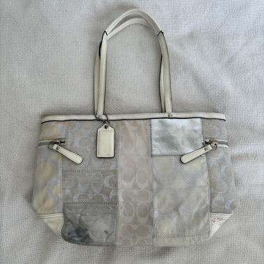 silver & white vintage coach patchwork shoulderbag