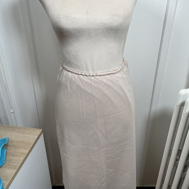 Jupe beige mi-long 