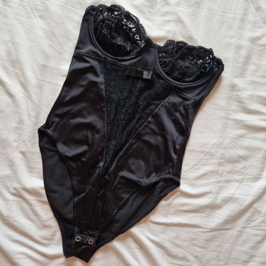 Body en lingerie noir en satin et dentelle