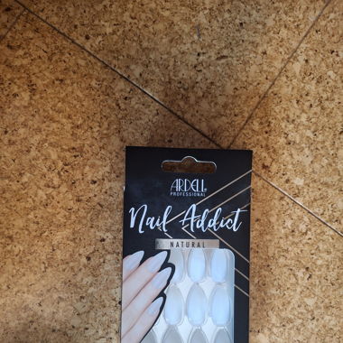 Kunstnägel aufkebbar