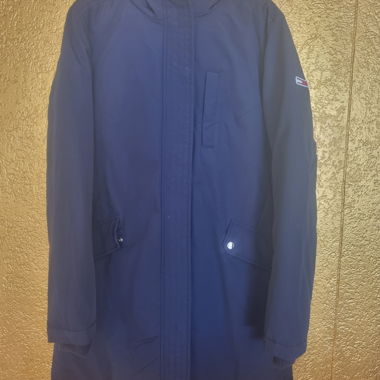 Dunkelblaue Winterjacke mit Fellkapuze