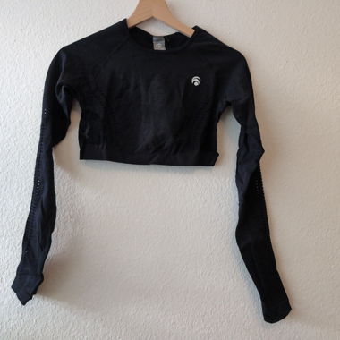 Top sportivo nero a maniche lunghe