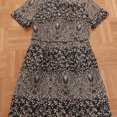 Abito a maniche corte con fantasia nero-beige