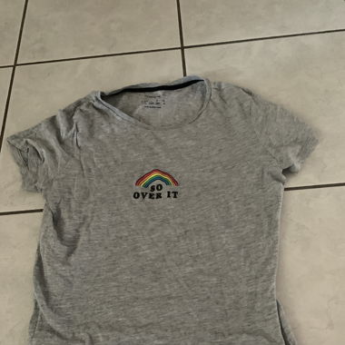 T-shirt avec dessin rainbow