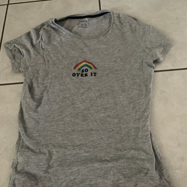 T-shirt avec dessin rainbow