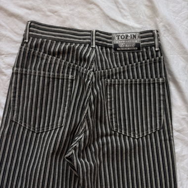 Pantaloni vintage a righe vita alta con patta abbottonata
