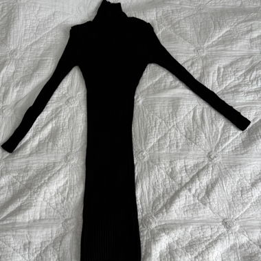 Schwarzes Kleid