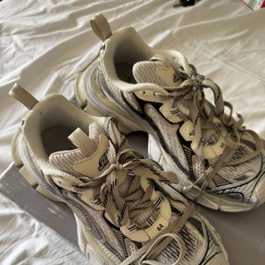 Balenciaga 3XL beige