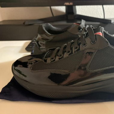 Sneaker nere con lacci