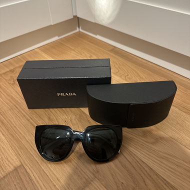 Lunettes de soleil Prada
