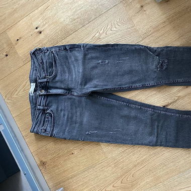 graue Jeans