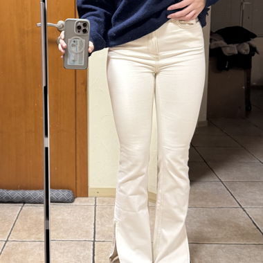 Jeans mit Schlag, cremefarben