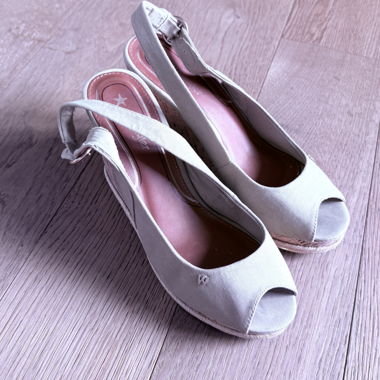 Beige Wrangler Keil-Sandalen EU 39