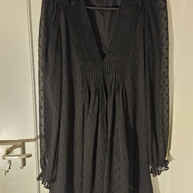 Schwarzes Kleid mit spitze