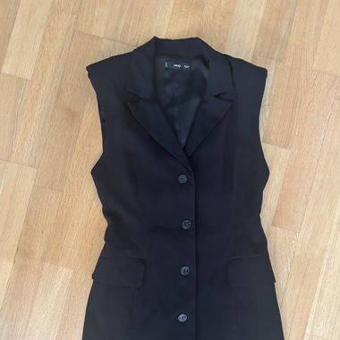 Kleid mit Rückencutout von Mango