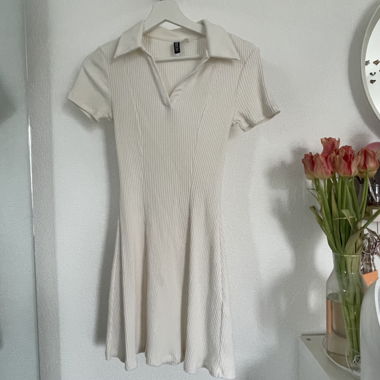 Vestito corto bianco stile tennis