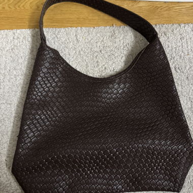Sac d'épaule marron à structure tressée