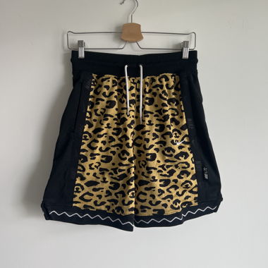 Nike-Shorts mit Leopardenmuster