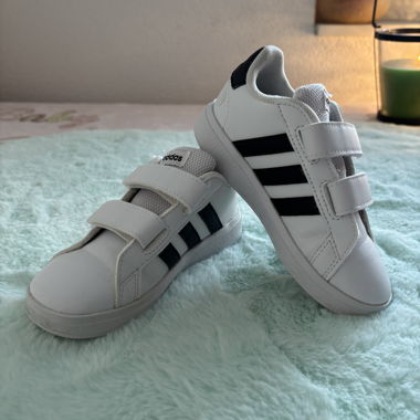 Baskets enfants Adidas blanches, taille 26