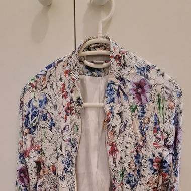 Leichte Blumenjacke