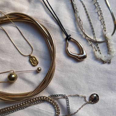 6 pendants and necklaces 