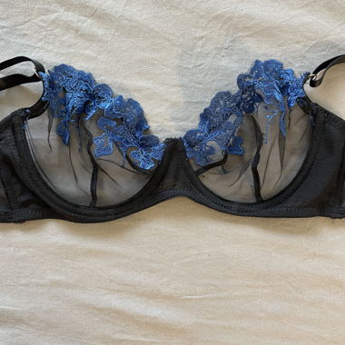 schwarz blauer BH