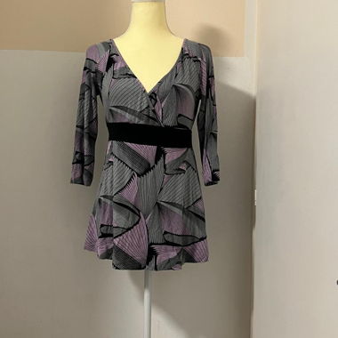 Kurzes Kleid mit Muster