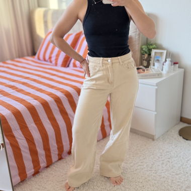 Beige High-Waist Jeans