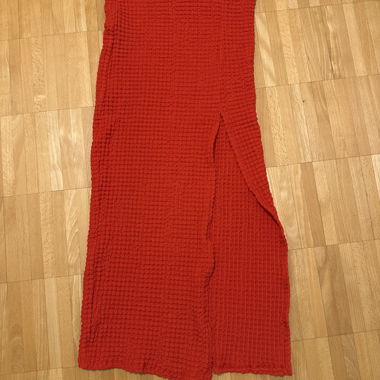 Jupe longue rouge à fente
