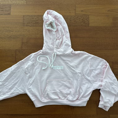 Sweat court Levis